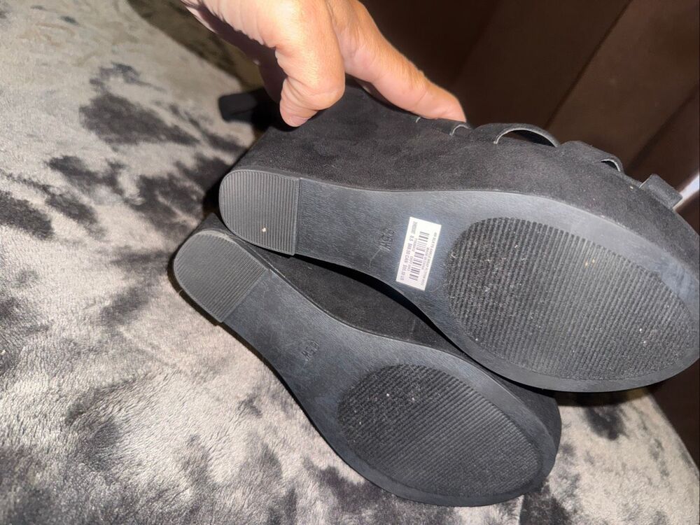 NWOT Torrid black suede platform wedge with adjustable ankle ties size 8.5W - Picture 5 of 10